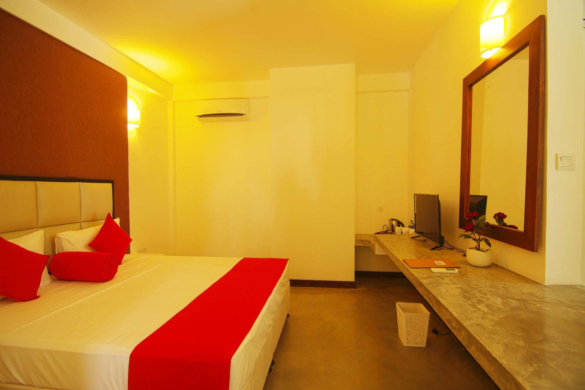 Jade Green Hotel Хамбантота Экстерьер фото
