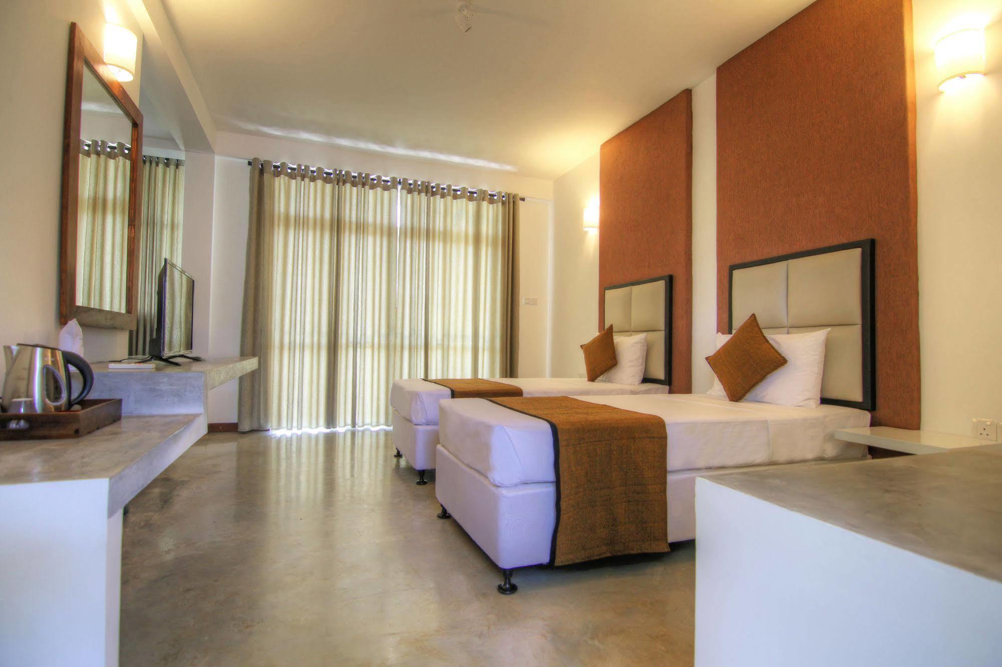 Jade Green Hotel Хамбантота Экстерьер фото
